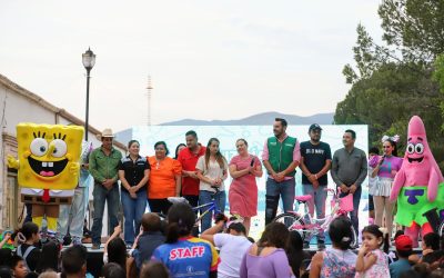 Celebra Arteaga en grande a niñas y niños