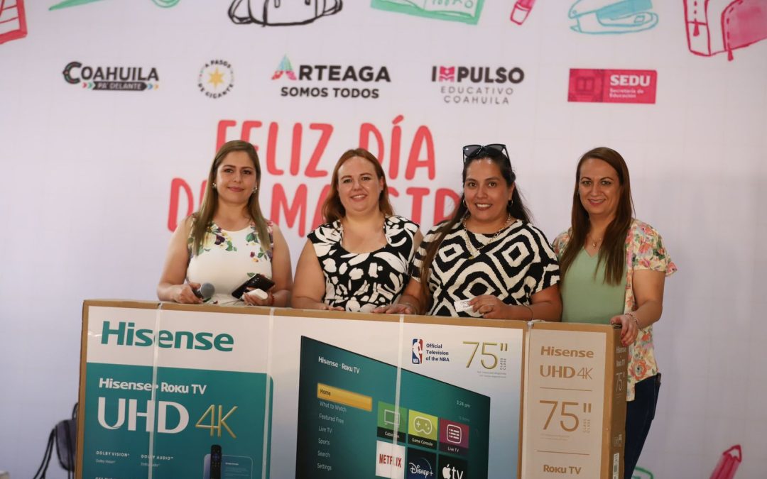 Celebra Arteaga a sus maestros con emotivo festejo