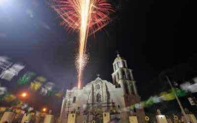 Celebra Arteaga con música, tradición y fuegos artificiales los 235 años de su fiesta patronal