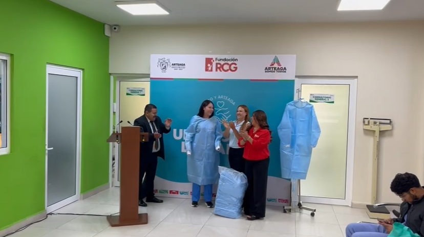 Donan batas médicas a clínicas municipales de Arteaga