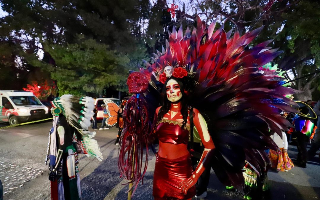 ARTEAGA CELEBRA CON ORGULLO SUS TRADICIONES EN EL CONCURSO DE ALTARES, CATRINAS Y CATRINES