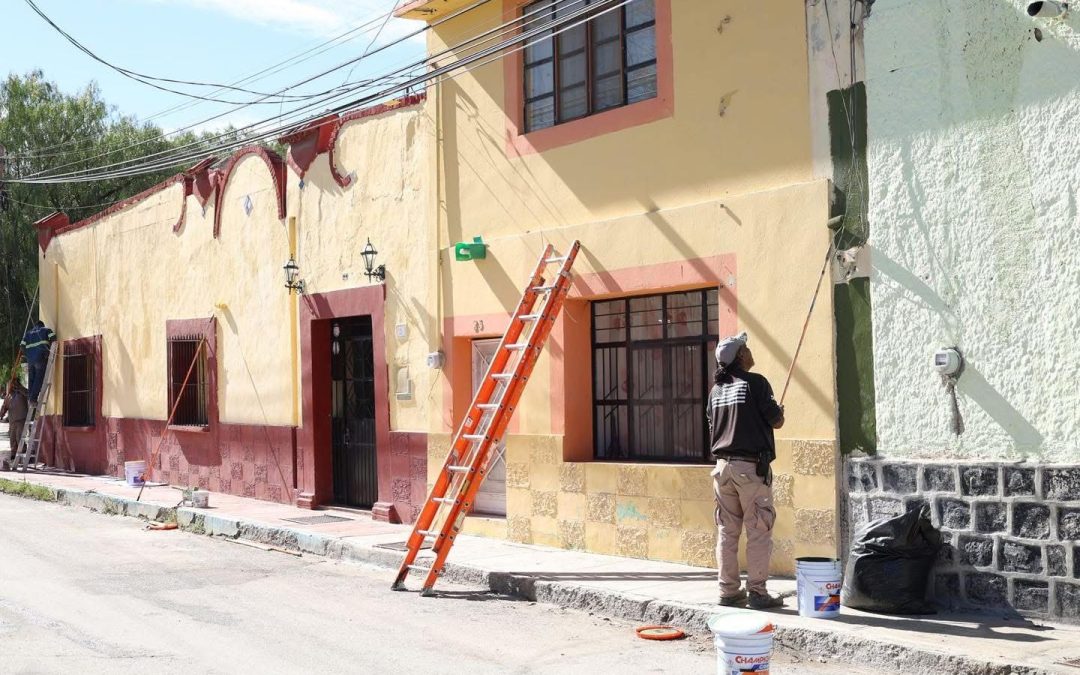 Gobierno Municipal continúa embelleciendo Parras con “Pinta tu Fachada”